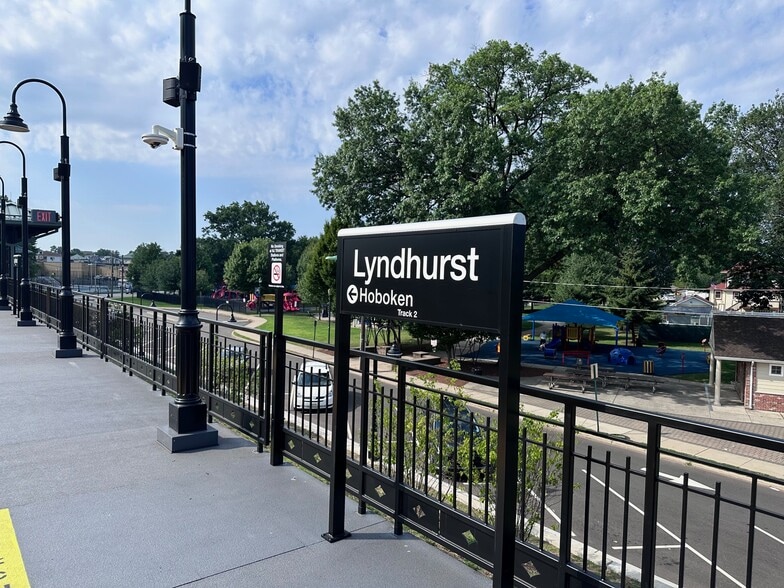 More Photos Of 107 Stuyvesant Ave, Lyndhurst Office For Lease