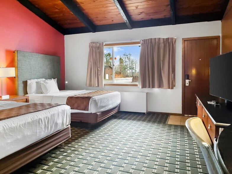 More Photos Of 325 Fire Monument Rd, Hinckley Hotel For Sale