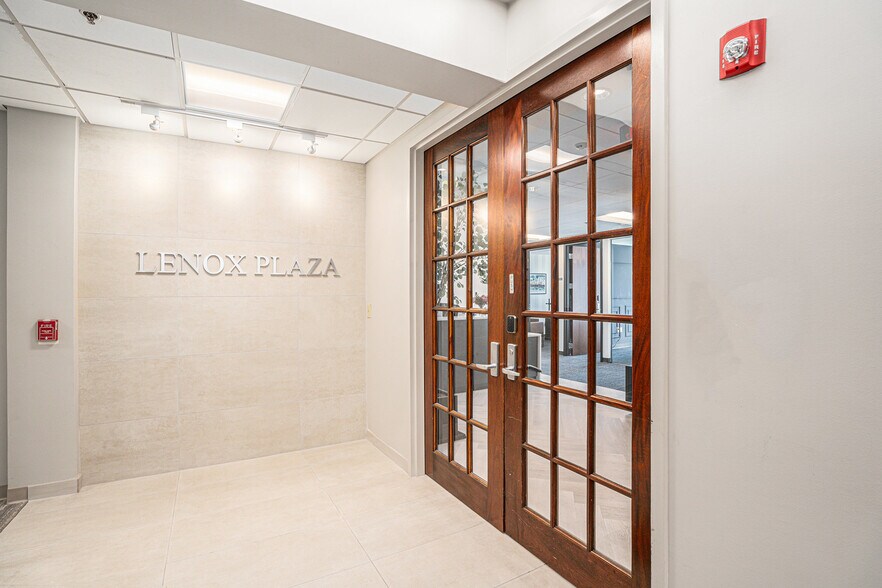 More Photos Of 3384 Peachtree Rd NE, Atlanta Loft Creative Space For Lease