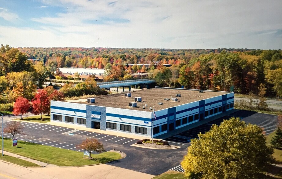 Primary Photo Of 6900 Southpointe Pky, Brecksville Manufacturing For Sale