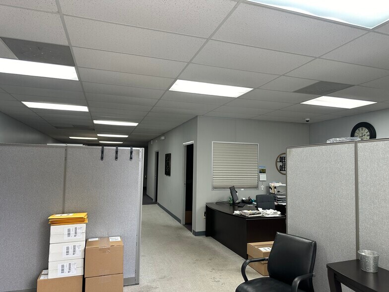 More Photos Of 7531 E Bartlett Corp Cv, Memphis Flex For Lease