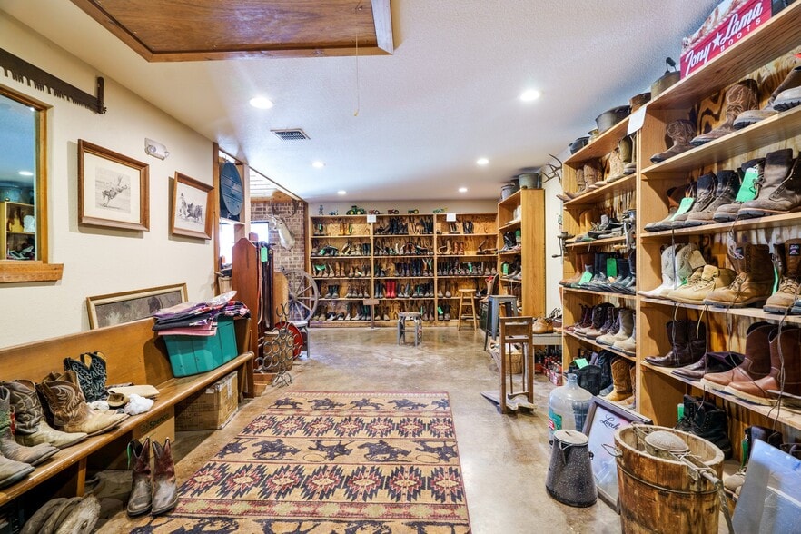 More Photos Of 2524 Carson St, Haltom City Storefront Retail Office For Sale