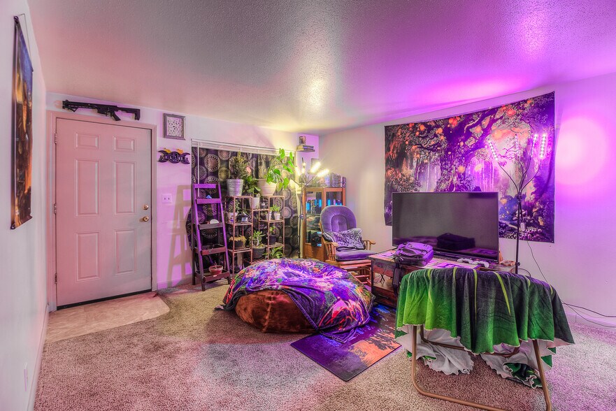 More Photos Of 8-10 S 11th Ave, Yakima Apartments For Sale