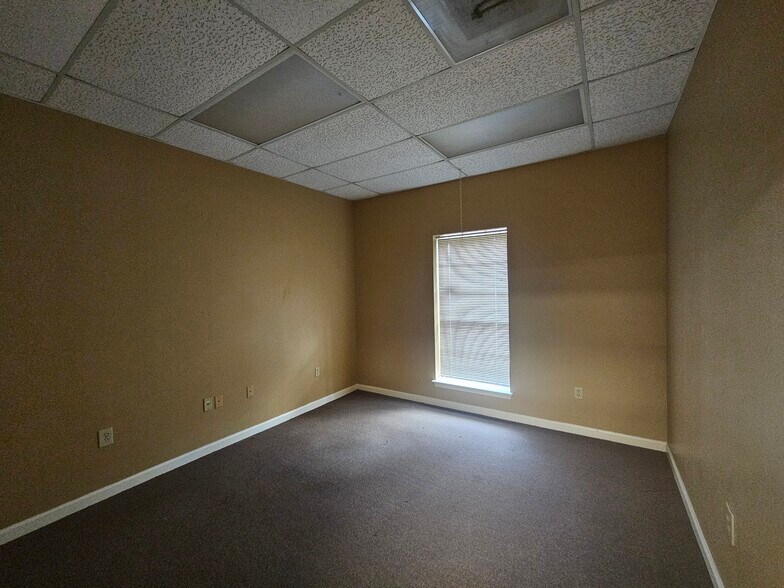 More Photos Of 14741 Pebble Bend Dr, Houston Loft Creative Space For Lease