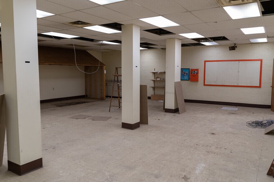More Photos Of 1575 Lake St, Elmira Manufacturing For Lease
