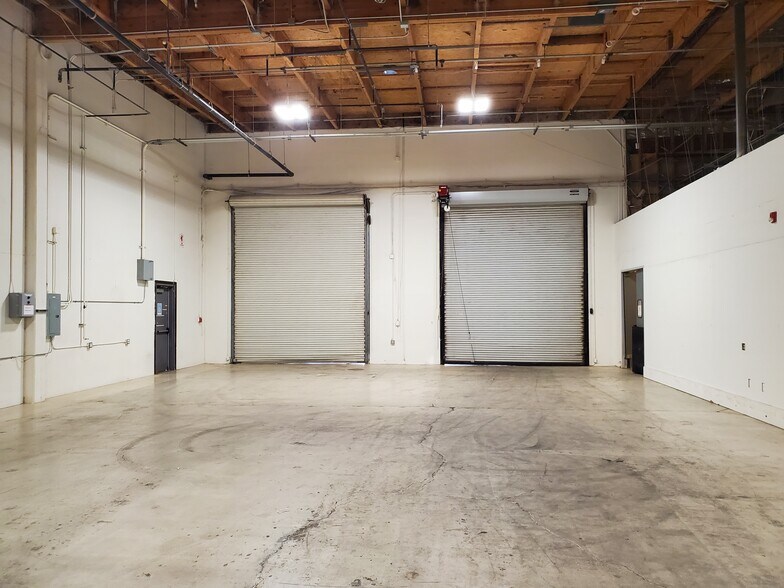 More Photos Of 2727 Skyway Dr, Santa Maria Warehouse For Lease
