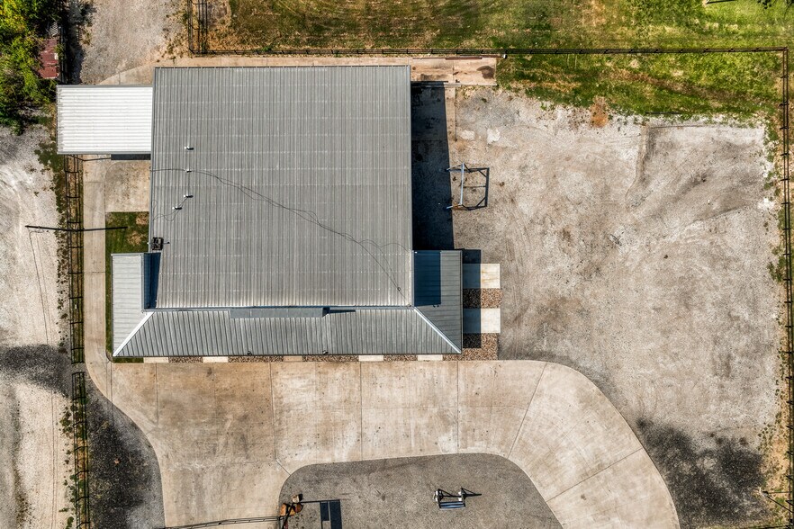 More Photos Of 185 State Highway 36 N, Caldwell Freestanding For Sale