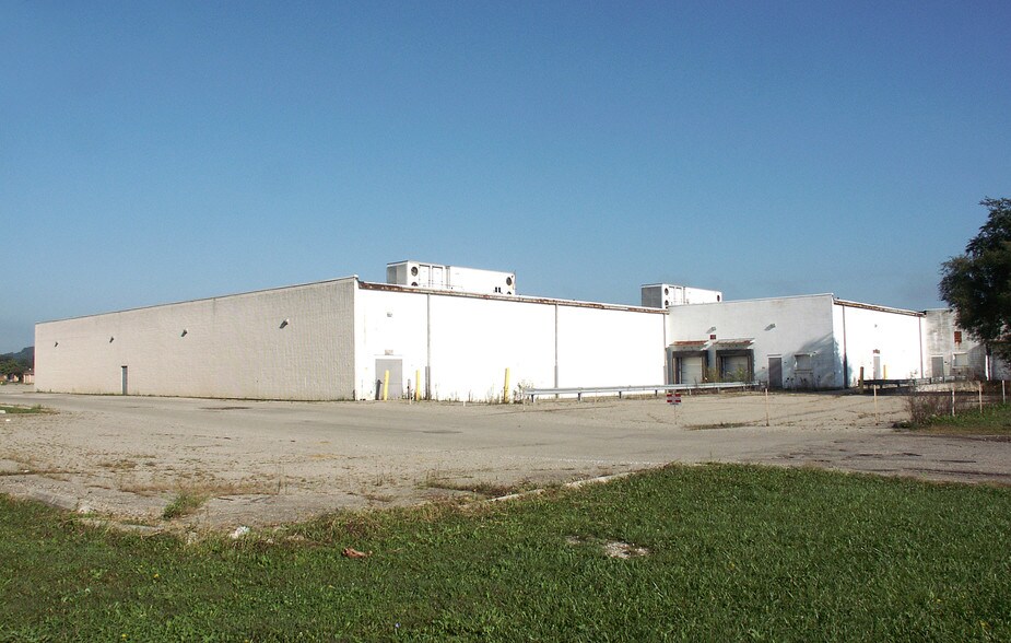 More Photos Of 1660-1680 N 21st St, Newark General Retail For Lease