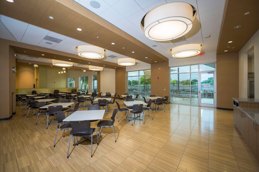 More Photos Of 654 Richland Hills Dr, San Antonio Light Distribution For Lease