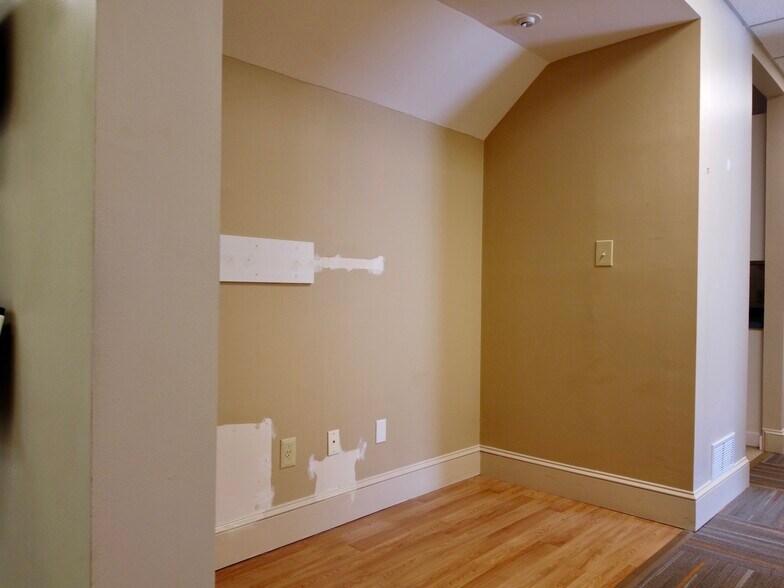 More Photos Of 3218 Mill St, Covington Medical For Sale
