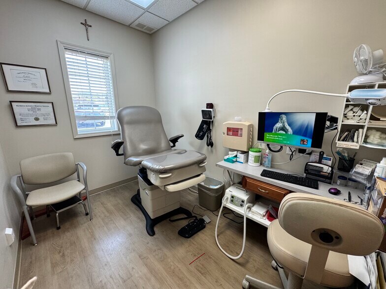 More Photos Of 3322 W Willow Knolls Rd, Peoria Office For Sale
