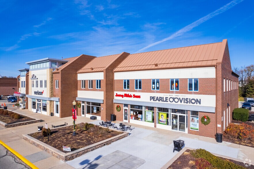 More Photos Of 17430-17680 W Bluemound Rd, Brookfield Unknown For Lease