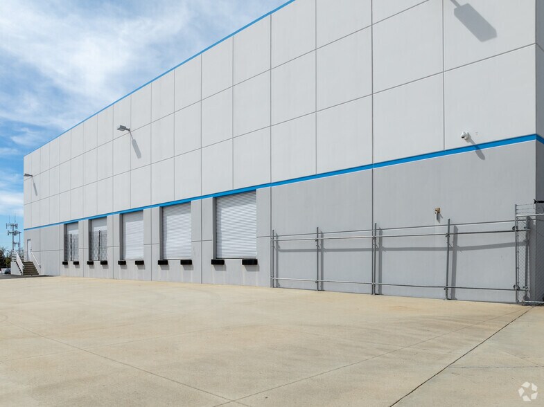 More Photos Of 15624 Roxford St, Sylmar Warehouse For Lease