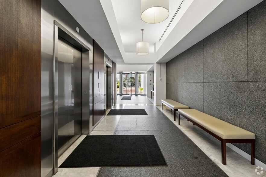 More Photos Of 300 W Pratt St, Baltimore Office For Lease