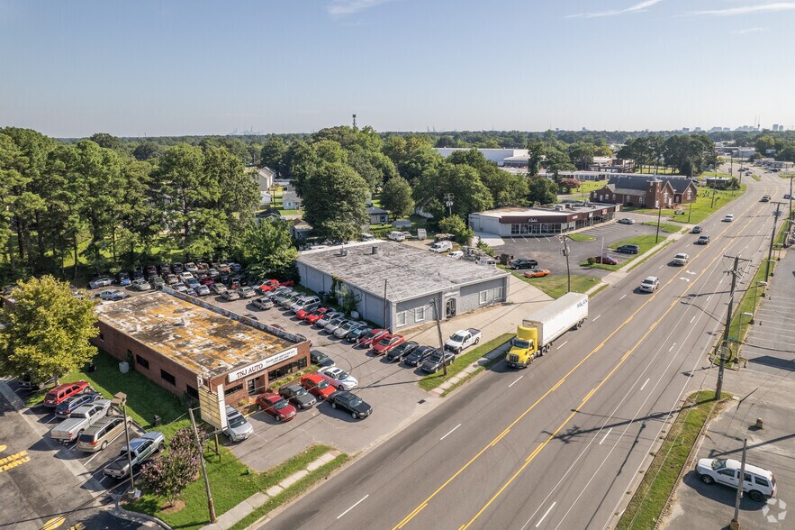 More Photos Of 2618 Airline Blvd, Portsmouth Showroom For Sale
