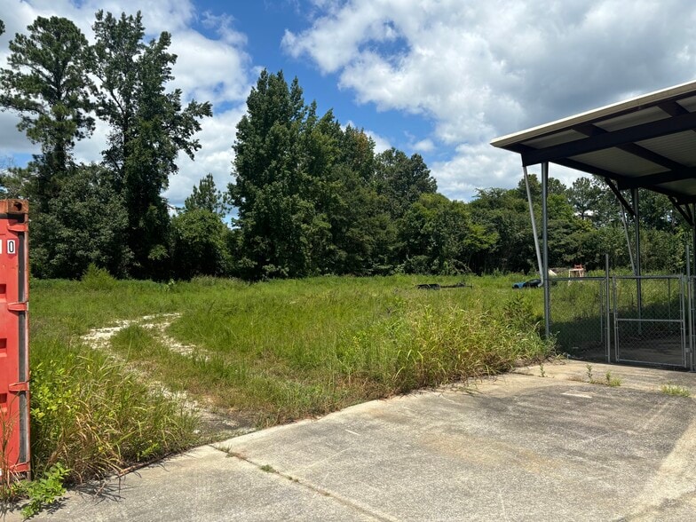 More Photos Of 150 Commerce Cir, Rainbow City Light Distribution For Lease