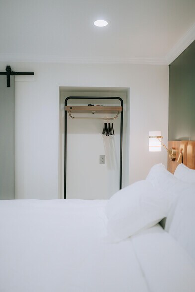 More Photos Of 1107 N Broadway, Santa Maria Hotel For Sale