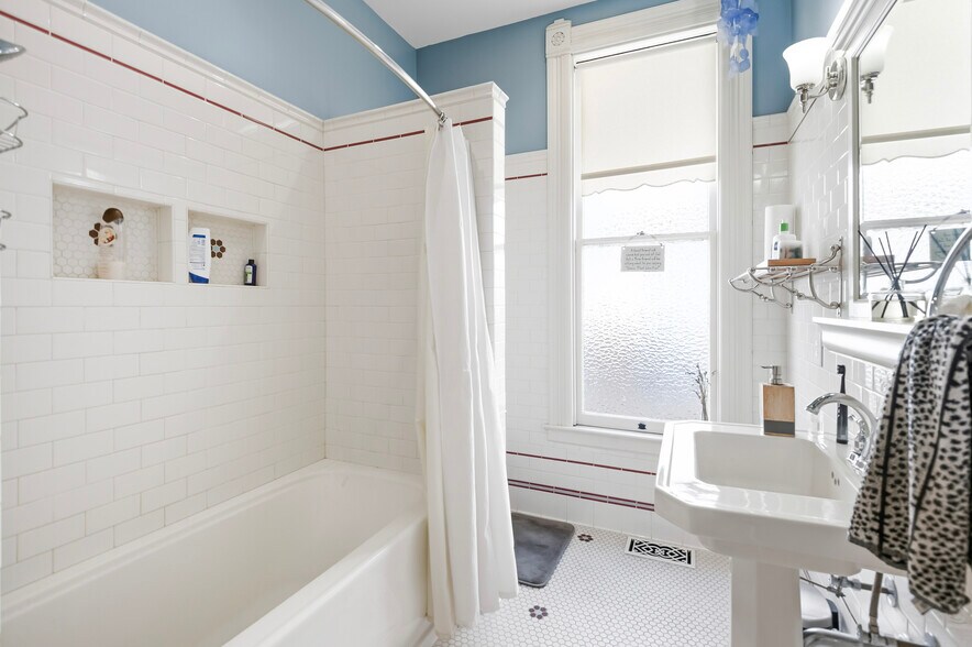 More Photos Of 1833 Clinton Ave, Alameda Apartments For Sale