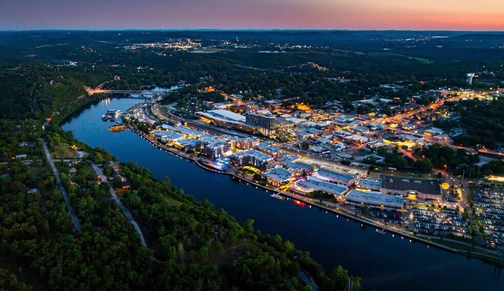 More Photos Of 117-119 E Main St, Branson General Retail For Lease