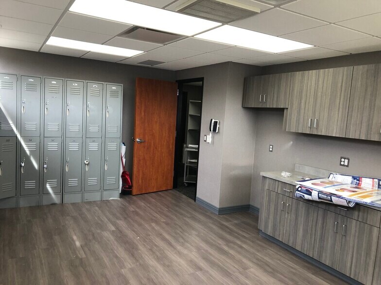 More Photos Of 3701 E 13 Mile Rd, Warren Office For Sale