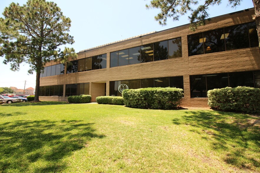 More Photos Of 7011 Harwin Dr, Houston Office For Sale