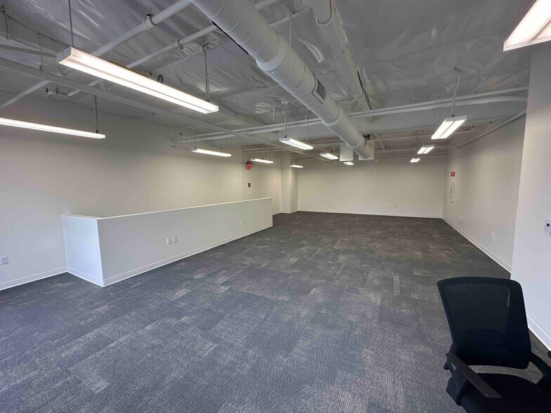 More Photos Of 330 Rancheros Dr, San Marcos Research And Development For Lease