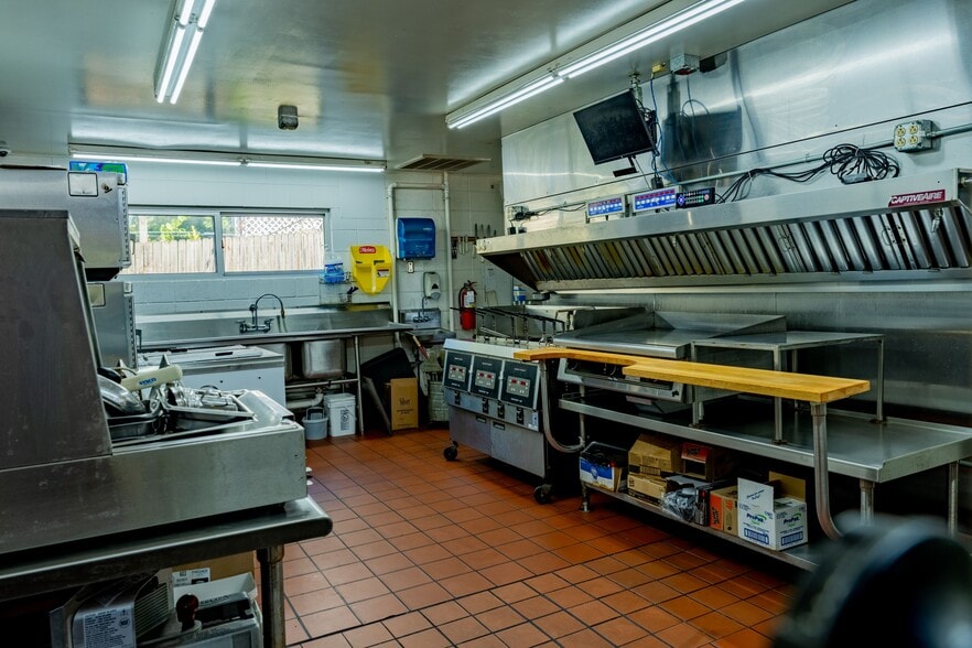 More Photos Of 514 S Water St, Sparta Fast Food For Sale