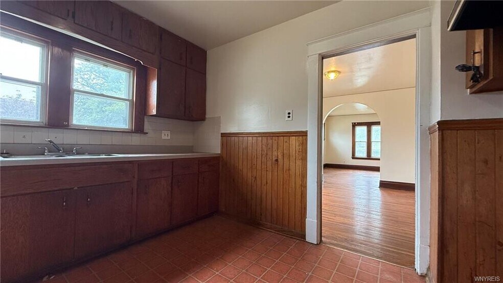 More Photos Of 1890 Linwood Ave, Niagara Falls Apartments For Sale