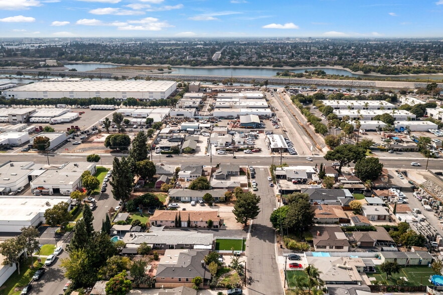 More Photos Of 2283 N Batavia St, Orange Contractor Storage Yard For Sale