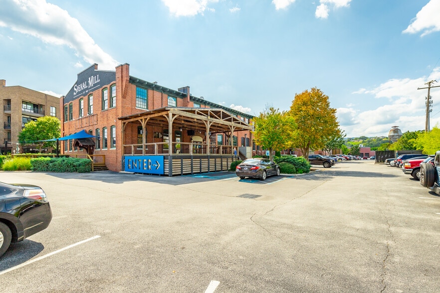 More Photos Of 205 Manufacturers Rd, Chattanooga General Retail For Lease