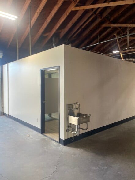 More Photos Of 13525 Alma Ave, Gardena Manufacturing For Lease