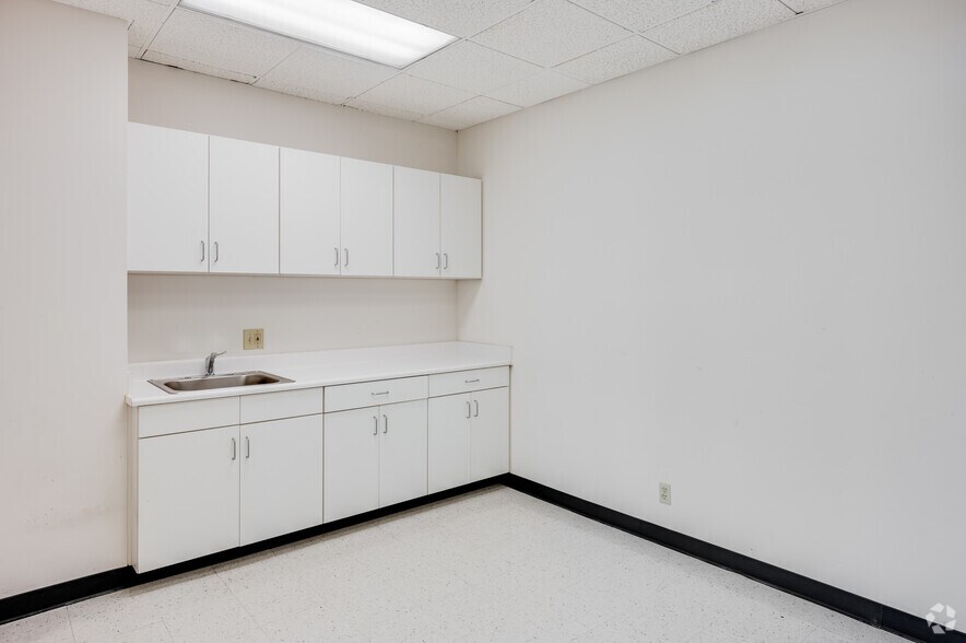 More Photos Of 3111 N Tustin Ave, Orange Office For Lease