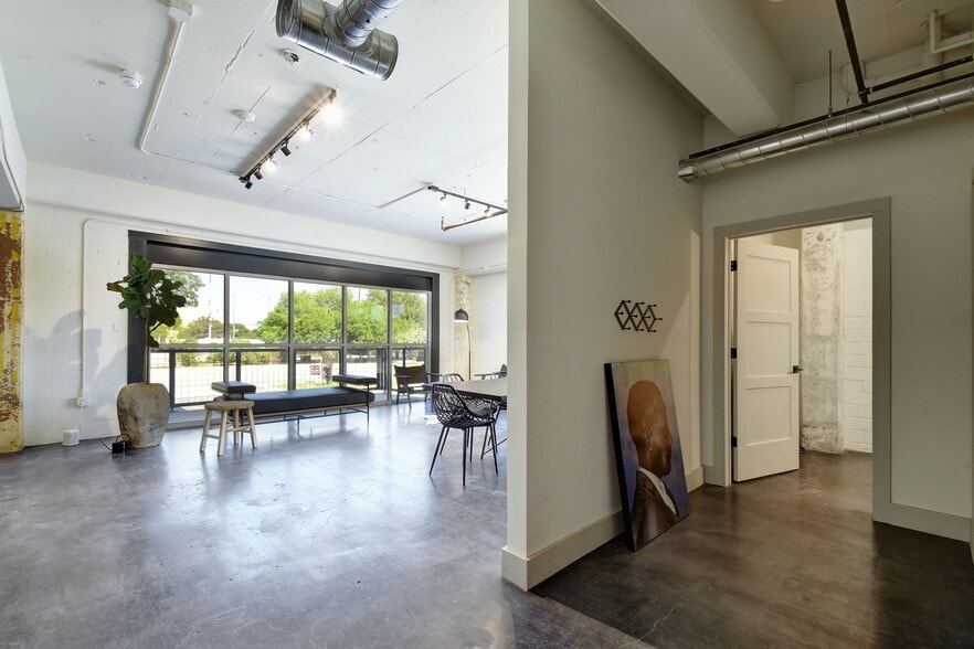 More Photos Of 215 Coca Cola Pl, San Antonio Apartments For Lease