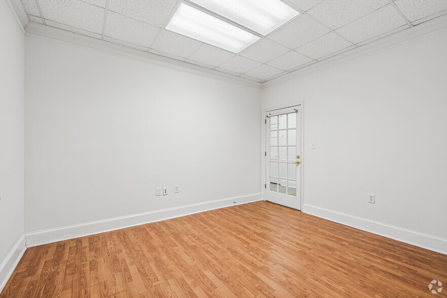 More Photos Of 1290 Kennestone Cir, Marietta Unknown For Lease