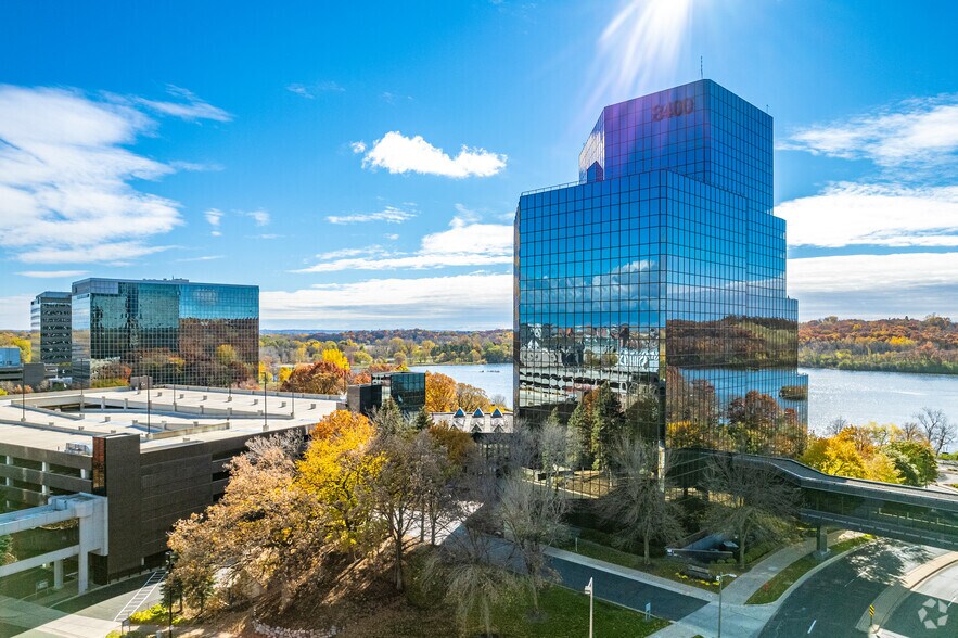 More Photos Of 8400 Normandale Lake Blvd, Bloomington Coworking Space