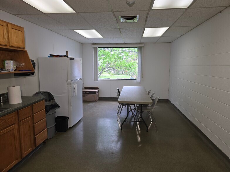 More Photos Of 8342 Airport Hwy, Holland Warehouse For Sale