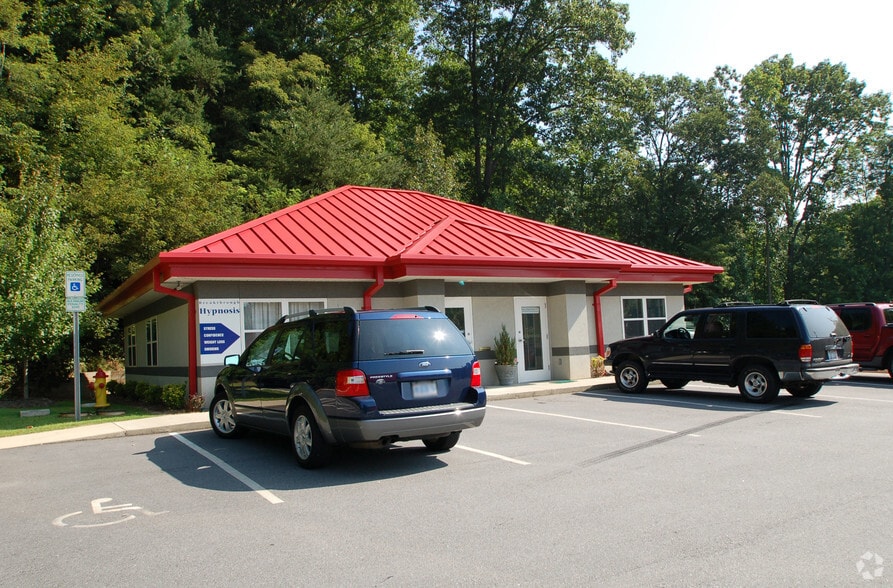 More Photos Of 1070 Tunnel Rd, Asheville General Retail For Lease