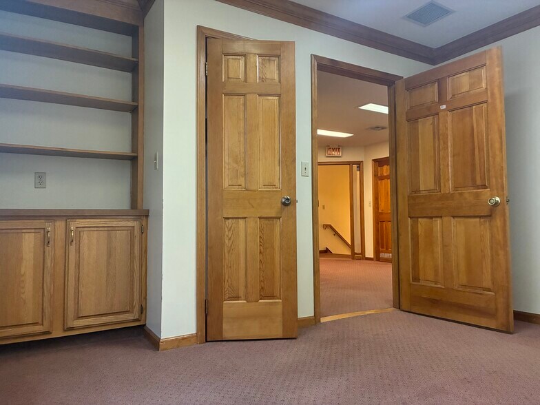 More Photos Of 8860 Main St, Buffalo Office For Lease