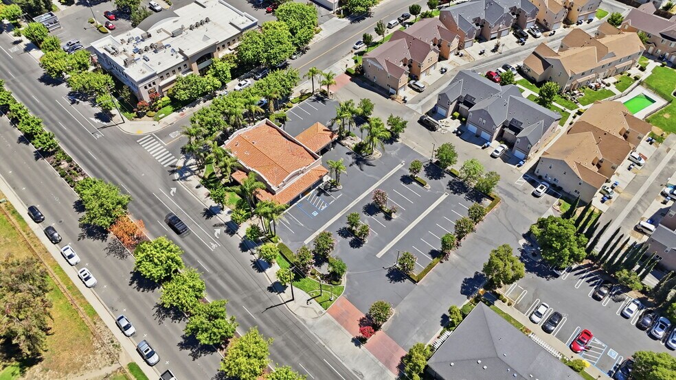More Photos Of 3700 Geer Rd, Turlock Bank For Lease
