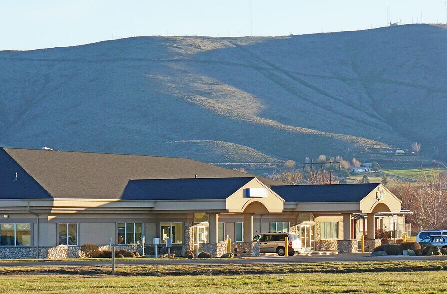 More Photos Of 1236-1240 Ahtanum Ridge Dr, Yakima Medical For Lease