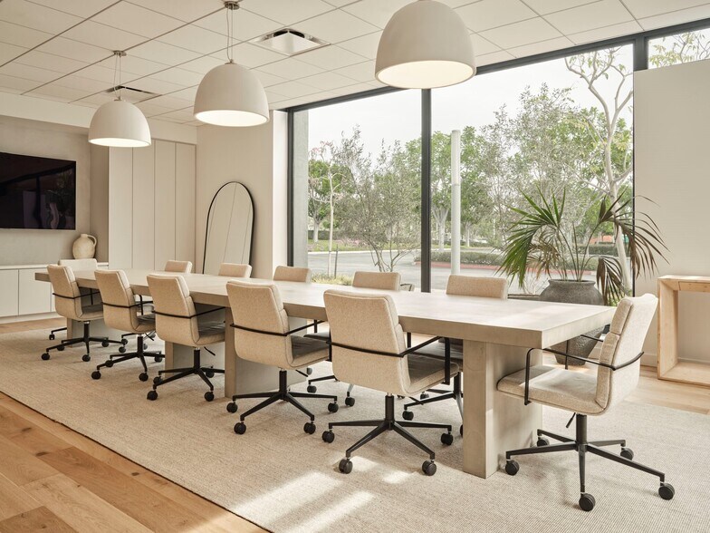 More Photos Of 800 S Pacific Coast Hwy, El Segundo Loft Creative Space For Lease