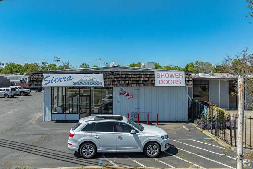 More Photos Of 5753 Auburn Blvd, Sacramento Warehouse For Lease