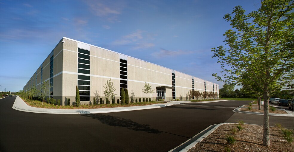 More Photos Of W165N5830 Ridgewood Dr, Menomonee Falls Distribution For Sale