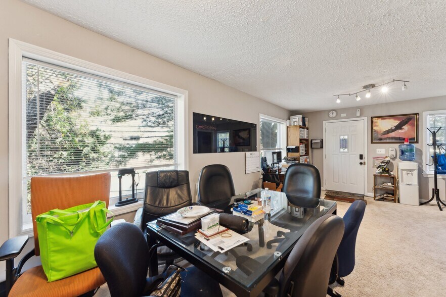 More Photos Of 5730 Biscayne dr, Alexandria Office For Sale