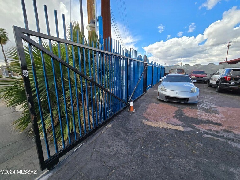 More Photos Of 1750 W Roger Rd, Tucson Auto Repair For Sale