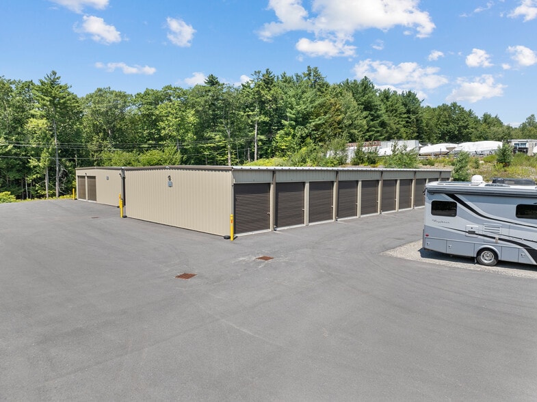 More Photos Of 30 Waterford Pl, Laconia Self Storage For Sale