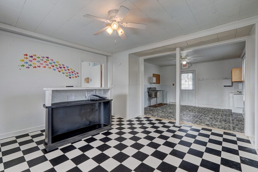 More Photos Of 1806 Vance St, Reidsville General Retail For Sale