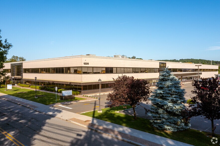 More Photos Of 1225 McBride Ave, Woodland Park Medical For Lease