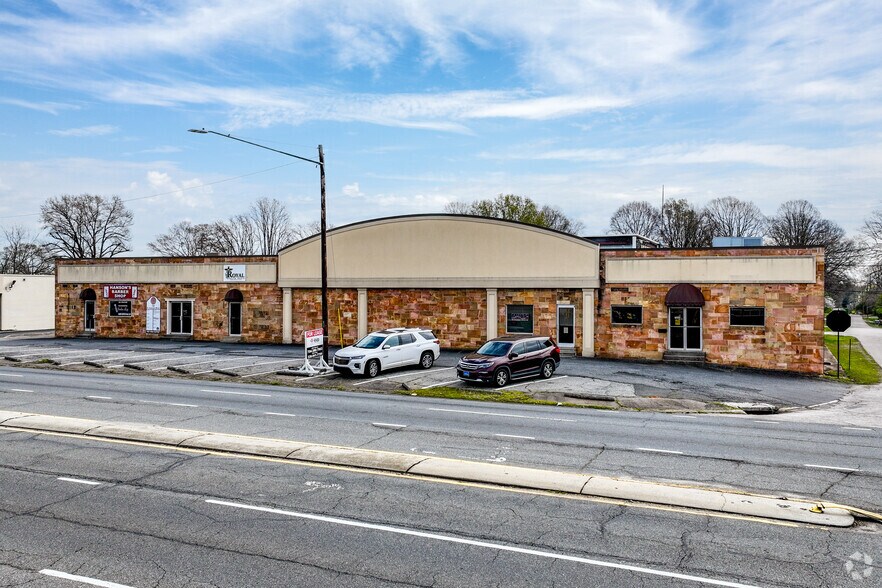 More Photos Of 700 N Cannon Blvd, Kannapolis Storefront Retail Office For Lease