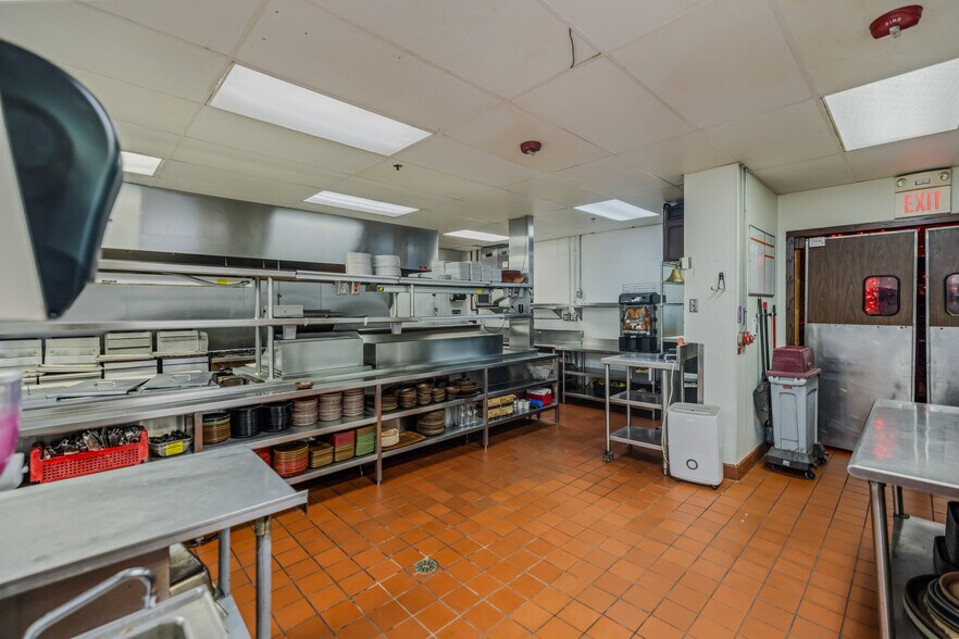 More Photos Of 1900 & 1924 Marshall St NE, Minneapolis Restaurant For Sale